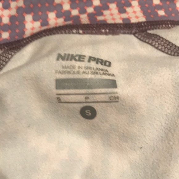 Nike pro Aztec quarter zip or half zip - Picture 3 of 3